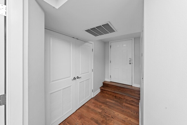 Photo - 1525 W Barry Ave Condo Unit 1R