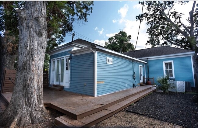 Photo - 1247 Oxford St