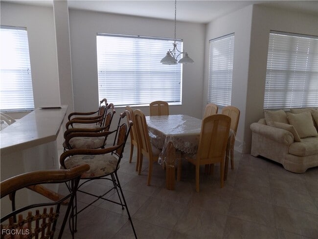 Building Photo - 20021 Sanibel View Cir Unit 101