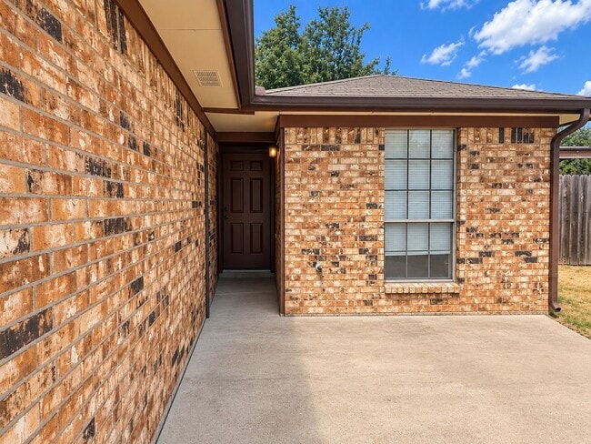 1021-1023 Vera Court