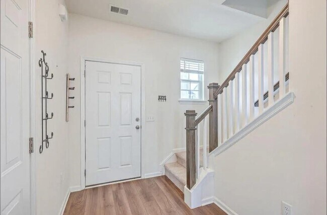 Photo - 510 Lateleaf Dr