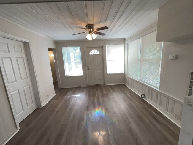 Photo - 1409 S Westmoreland Dr