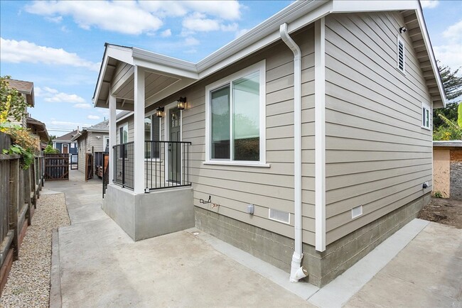 Building Photo - 1832 9th St Unit 1832 9th St #A - LU