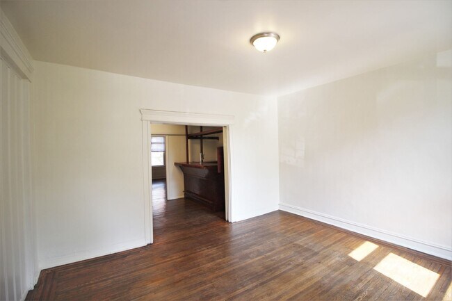 Photo - 3212 N Calvert St Unidad #2