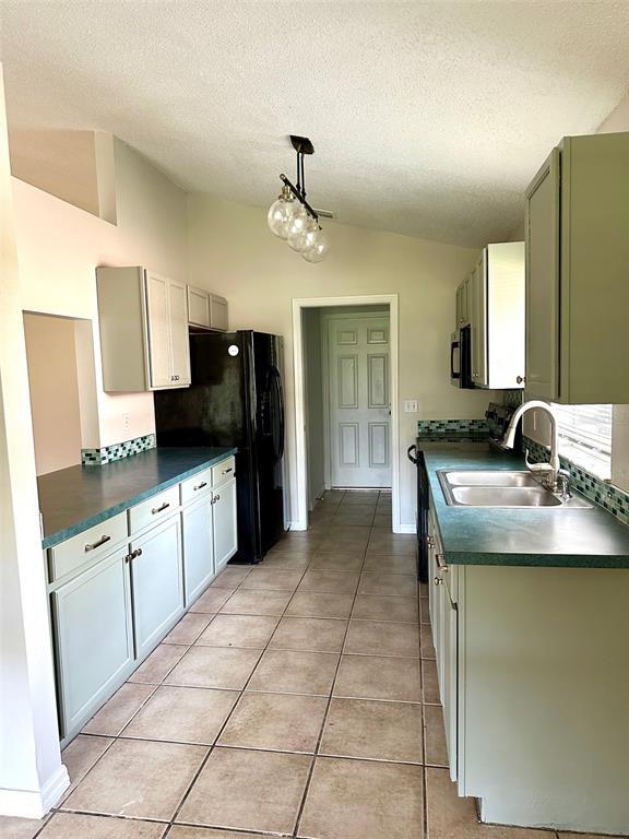 Photo - 579 Rouzer St