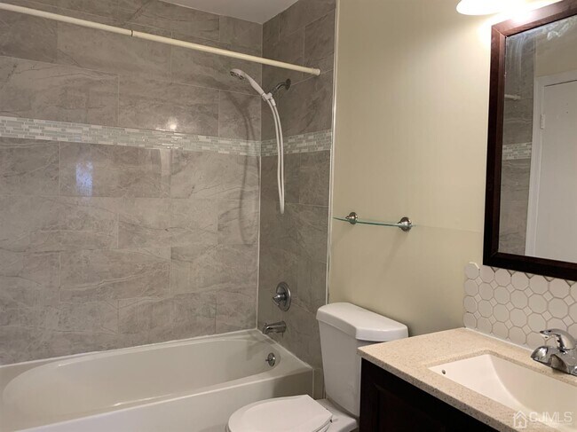 Photo - 194 Pennsylvania Way