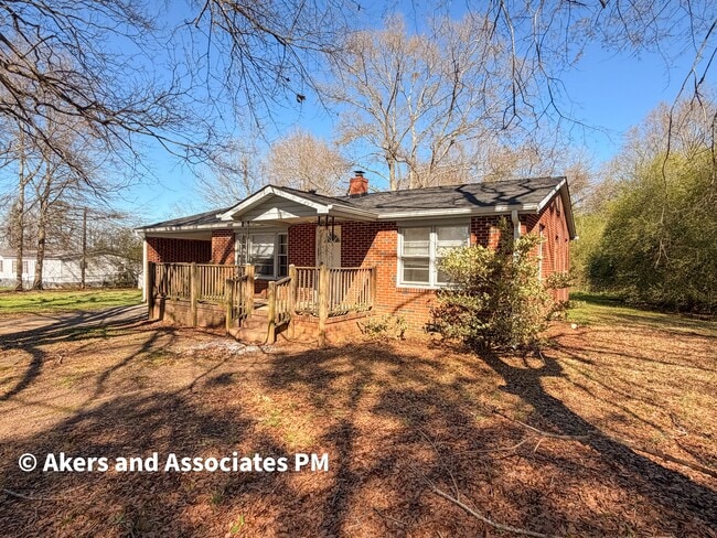 Photo - 104 Jackson Rd