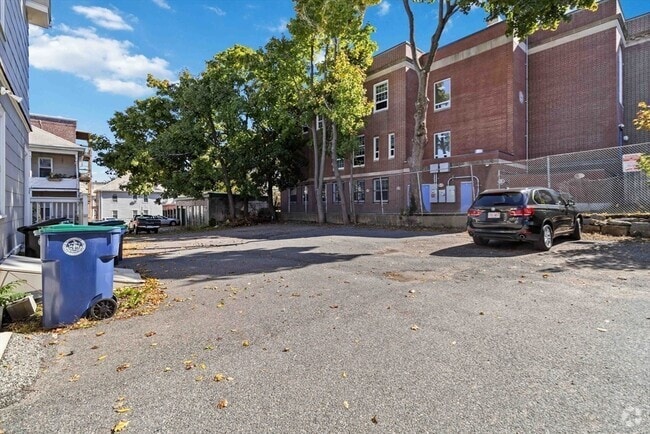 Building Photo - 4 Chase St Unit 2 Rental