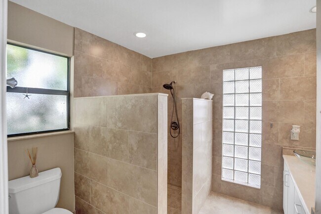 Photo - 420 NE 36th St