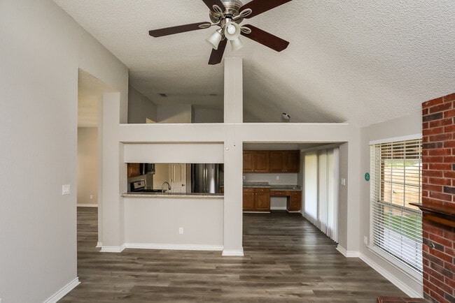 Photo - 819 Crooked Creek Ln