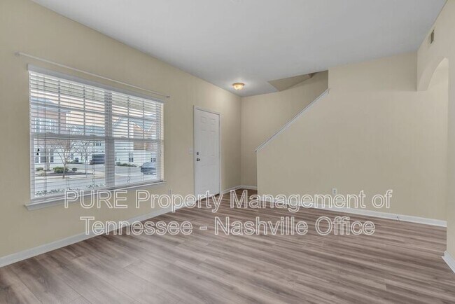 Photo - 740 Vernon Ave