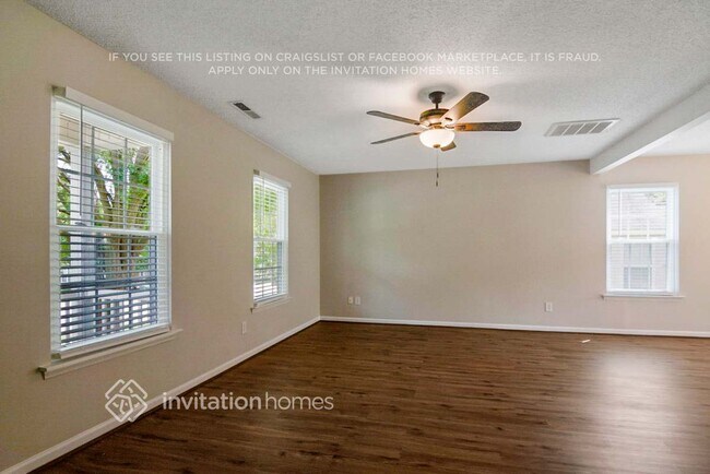 Photo - 4921 Silverdene St