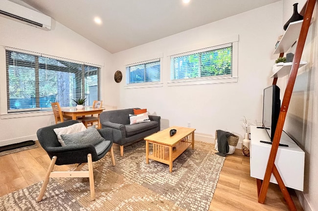 Photo - 142 SW 19th St