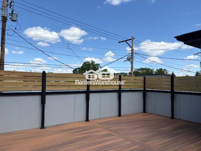 Photo - 1575 University Ave W