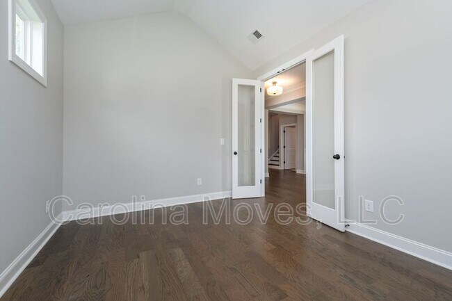 Photo - 212 Deerview Trl