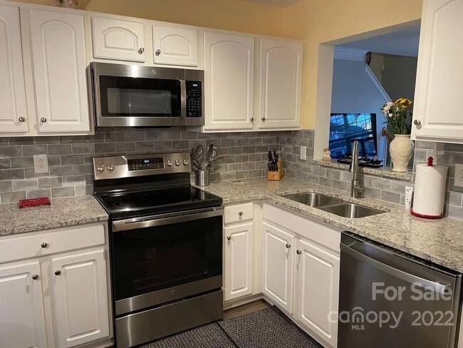 Photo - Room in House on Meadowcreek Village Dr