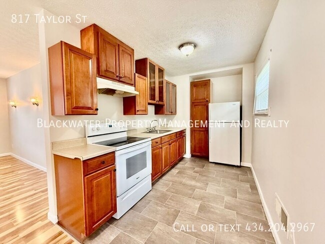 Photo - 817 Taylor St