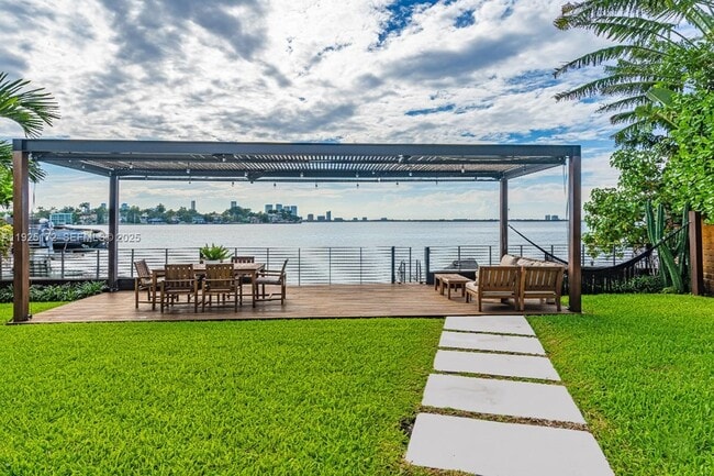 Building Photo - 8 Century Ln