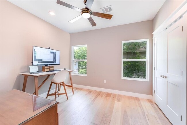 Photo - 112 E 54th St