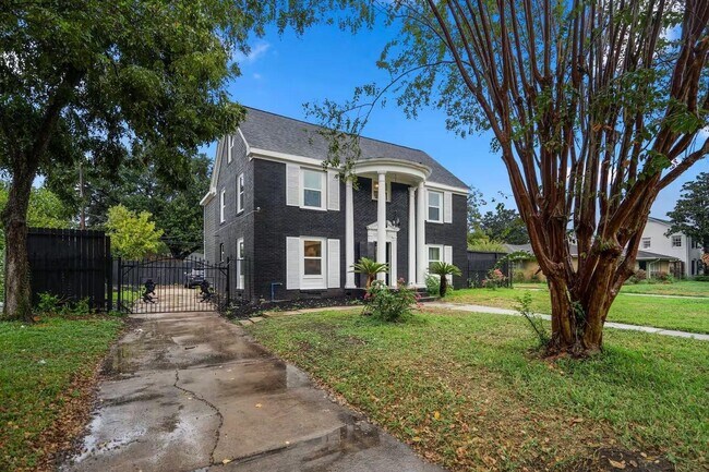 Photo - 3741 Charleston St