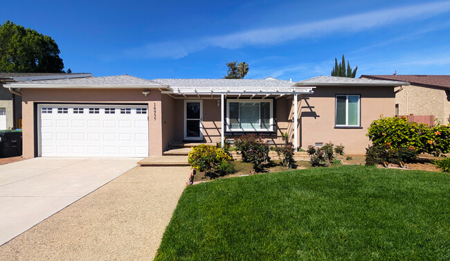 Building Photo - 16955 Bassett St Rental