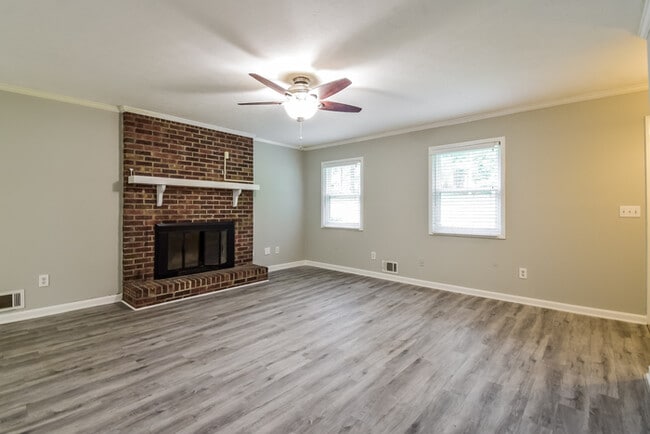 Photo - 310 Victoria Dr