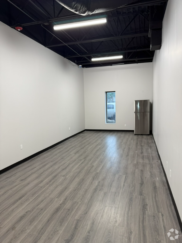 Building Photo - 111 N Broadway Rental