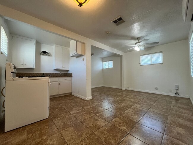 Building Photo - 2800 Peerless Ave Unit 1/2 Rental