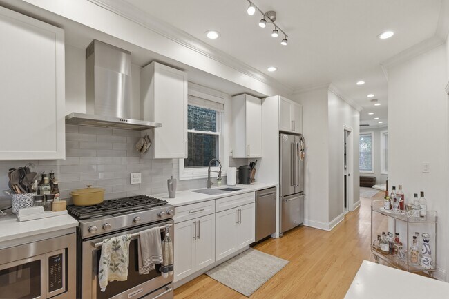 Photo - 1444 W Diversey Pky Unidad 1