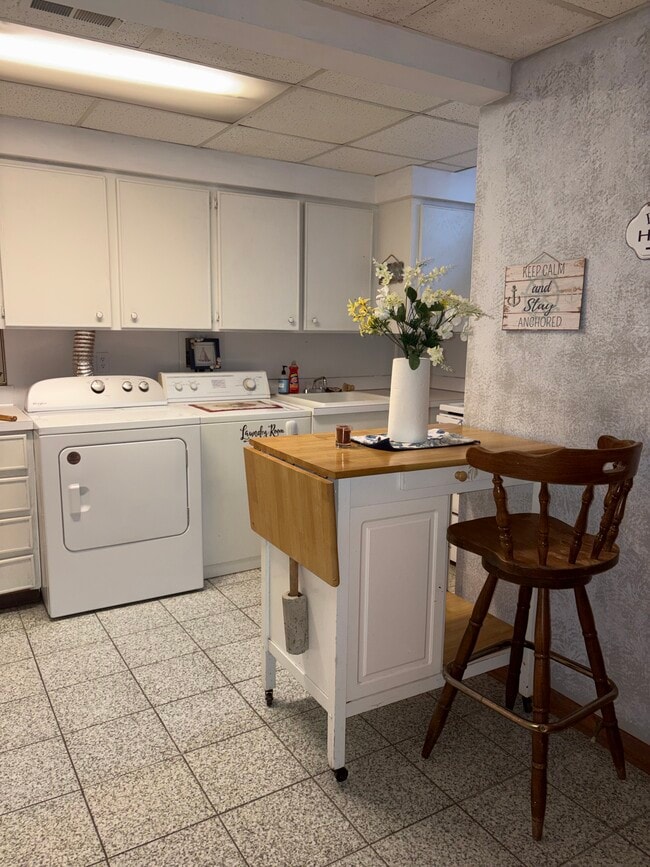 Building Photo - 7230 Fox Meadow Dr NE Unit Private Apt 950 sq ft