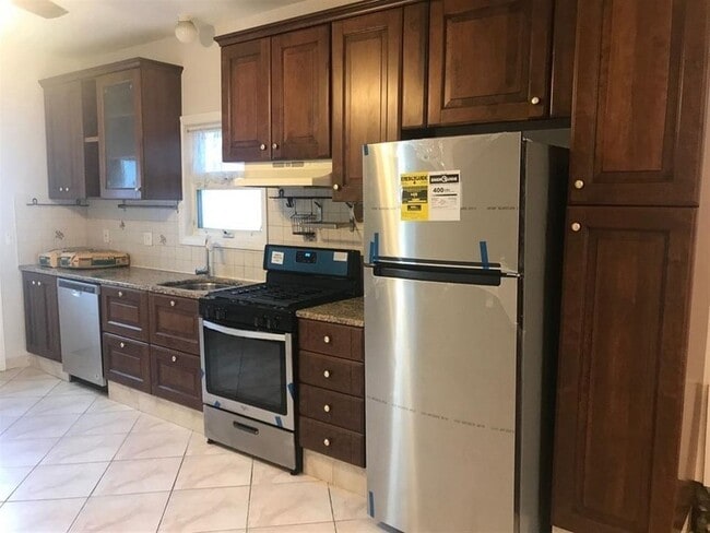 Photo - 11 W 14th St