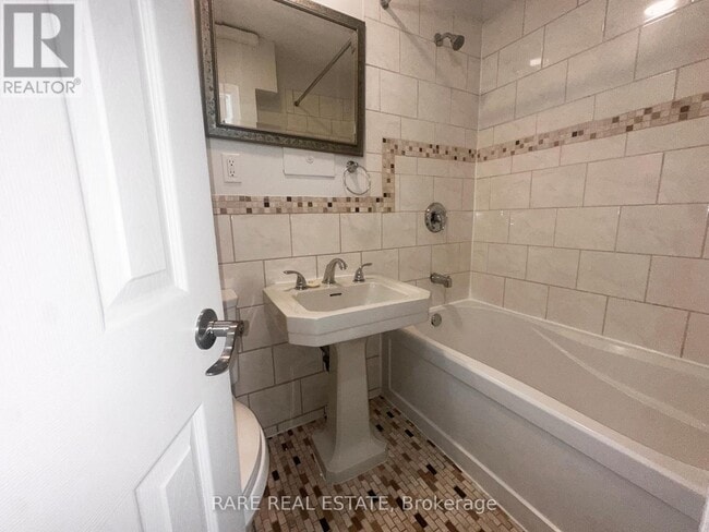 Photo - 196 Robert St Unité 5