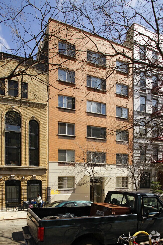 Photo - Henry Clyde Associates