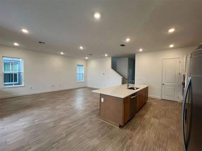 Photo - 9851 Gobat Aly