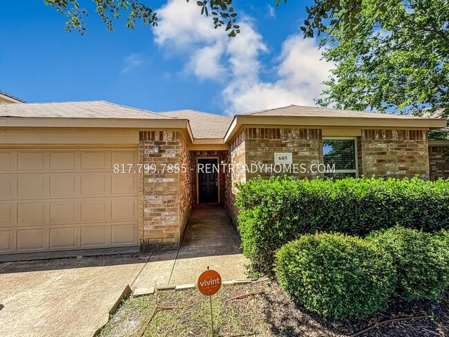 Photo - 605 Stirrup Bar Dr House