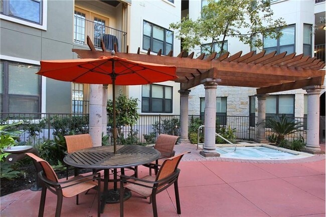 Building Photo - 400 1/2 Rio Grande St Unit A6-20