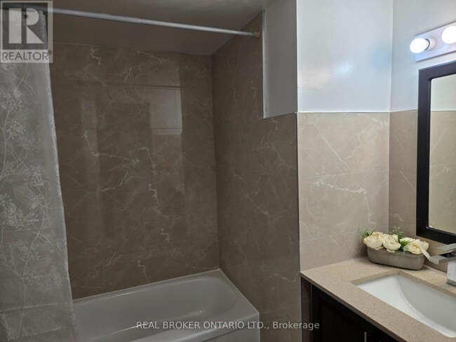 Photo - 97 Nonquon Rd Unité Apt #302