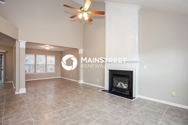 Photo - 3 Bedroom Pet-Friendly Home in Charlotte, NC with Main Street Renewal