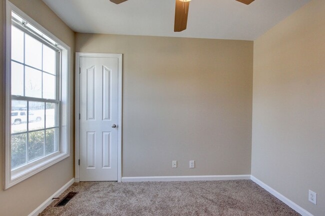 Photo - Cozy 3 bd 2 bath in the heart of Clarksville.  Fresh paint and Flooring!