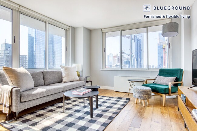 Building Photo - 560 W 43rd St Rental