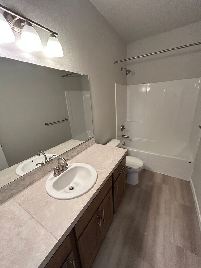 Photo - Beautiful 4 Bedroom, 2 Bath Home in Carlton