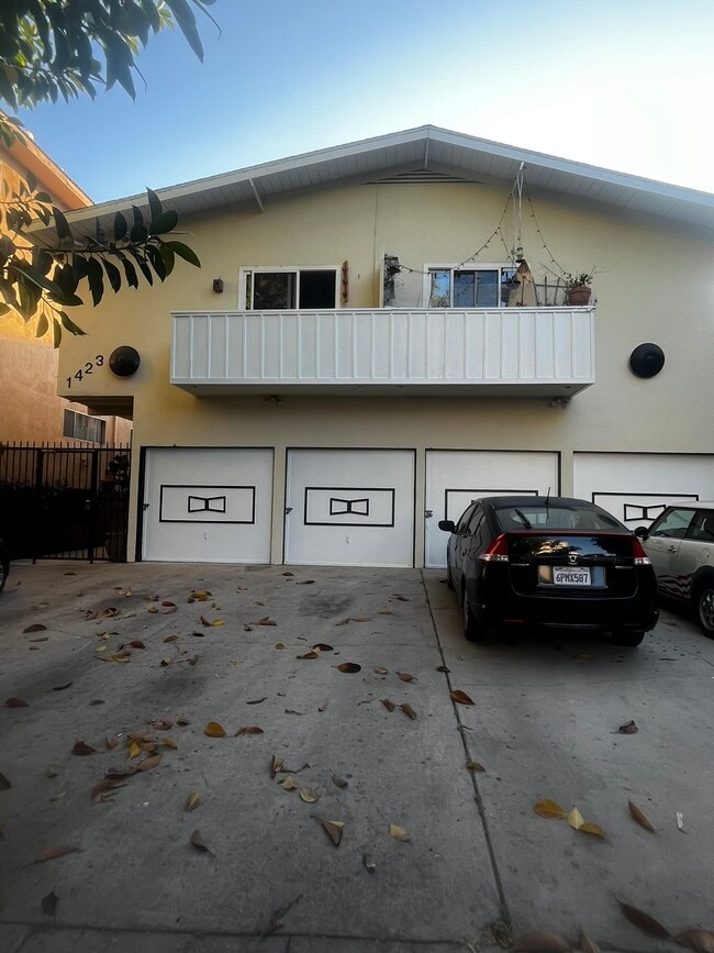 Photo - 1423 N Fuller Ave Unit 4