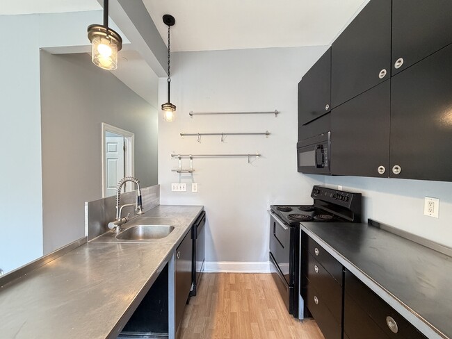 Photo - 2040 W 19th St Unidad F3