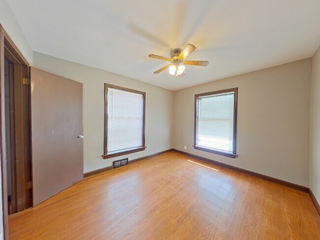 Photo - 1633 Veronica Ave