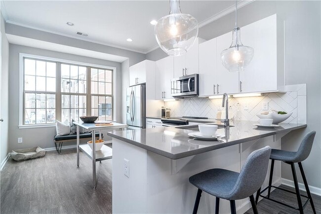 Photo - 603 Broadview Pl NE