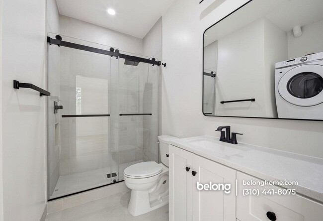Photo - 7947 Atoll Ave Unidad 1/2