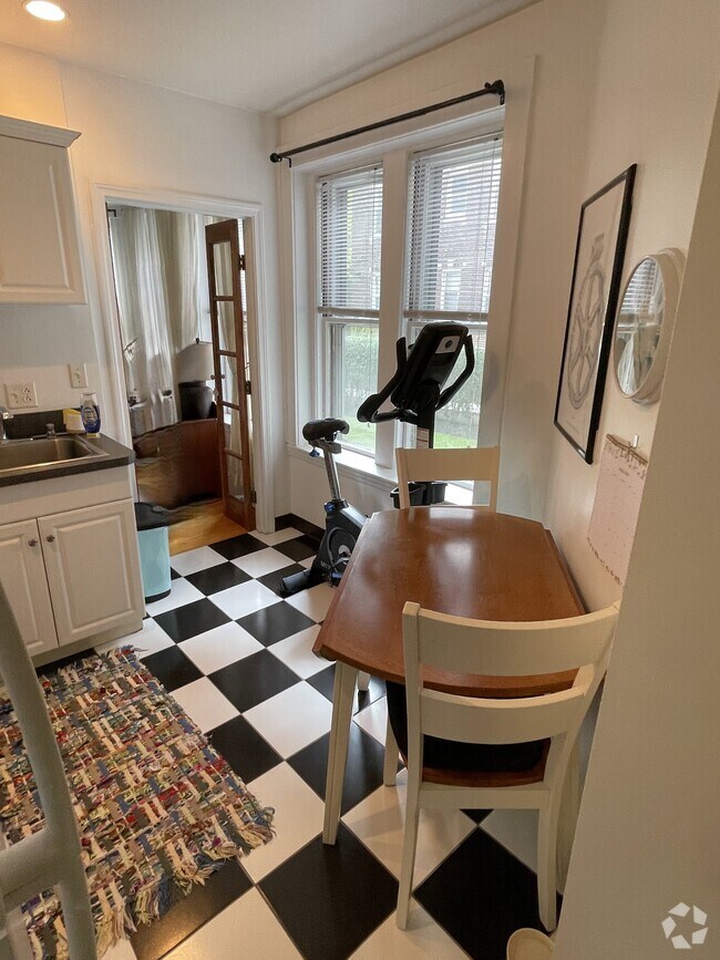 Building Photo - 346 Harvard St Unit 1 Rental