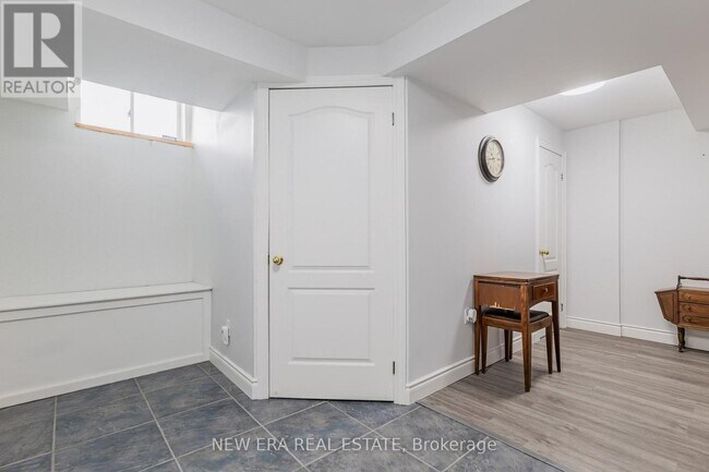 Photo - 1031 Lake Dr N