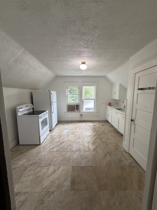 627 New St