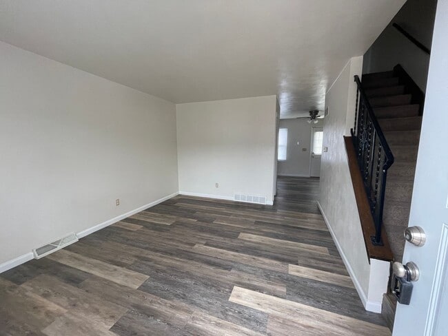 2 bedroom townhouse- located near frisbee ... - 2 bedroom townhouse- located near frisbee ...